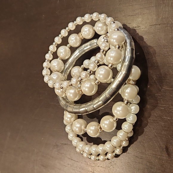 6 Tier, Faux Pearl Cuff Braclet - Picture 4 of 11